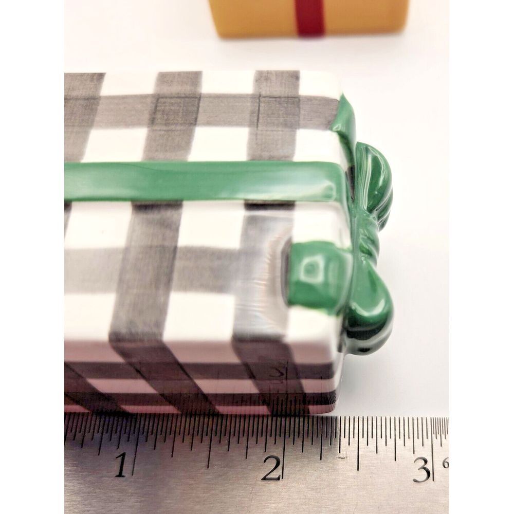 2023 Hallmark VIP Salt & Pepper Shaker Set‎ Christmas Present Gift Box New - Picture 10 of 14